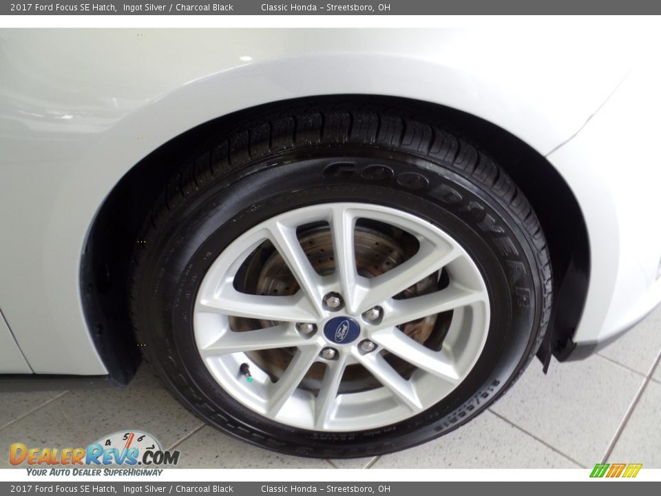2017 Ford Focus SE Hatch Ingot Silver / Charcoal Black Photo #36