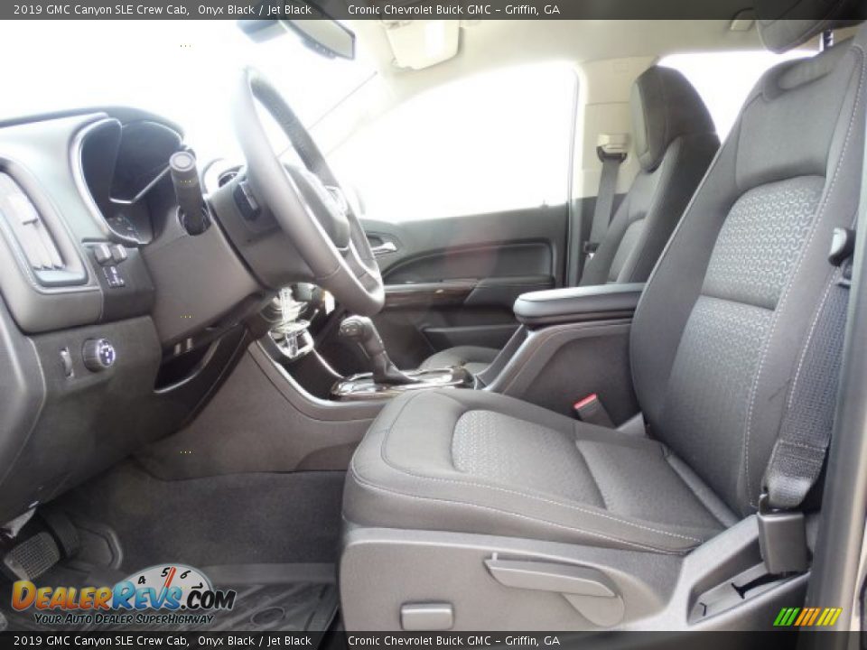 Front Seat of 2019 GMC Canyon SLE Crew Cab Photo #13