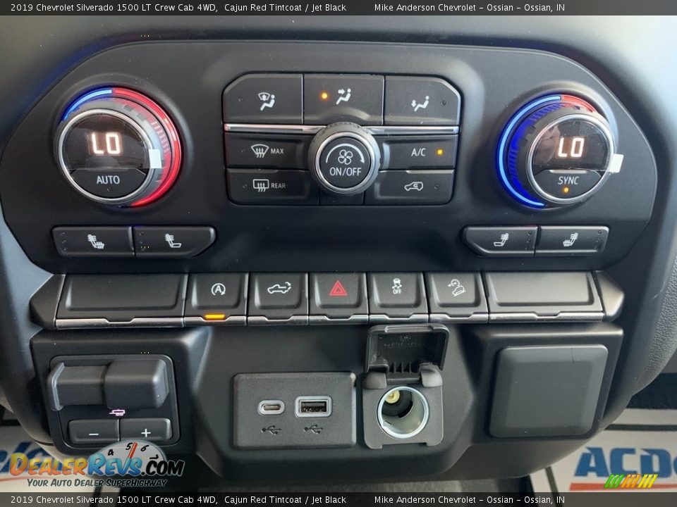 Controls of 2019 Chevrolet Silverado 1500 LT Crew Cab 4WD Photo #21