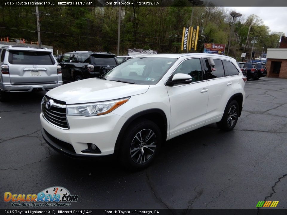 2016 Toyota Highlander XLE Blizzard Pearl / Ash Photo #3