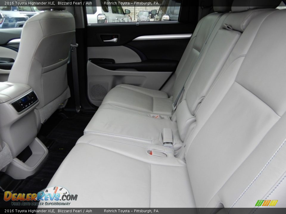 2016 Toyota Highlander XLE Blizzard Pearl / Ash Photo #7