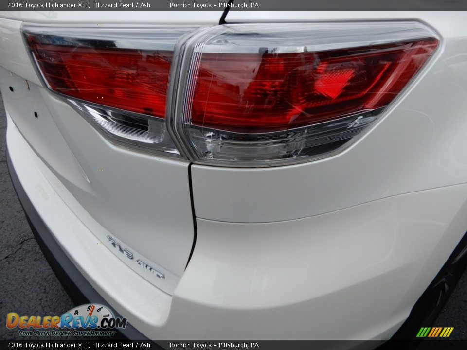2016 Toyota Highlander XLE Blizzard Pearl / Ash Photo #15