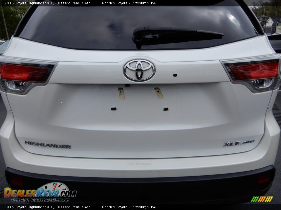 2016 Toyota Highlander XLE Blizzard Pearl / Ash Photo #16
