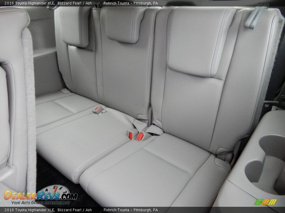 2016 Toyota Highlander XLE Blizzard Pearl / Ash Photo #19