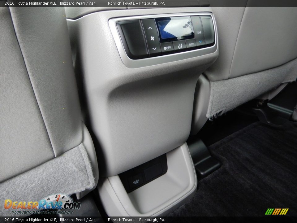 2016 Toyota Highlander XLE Blizzard Pearl / Ash Photo #20