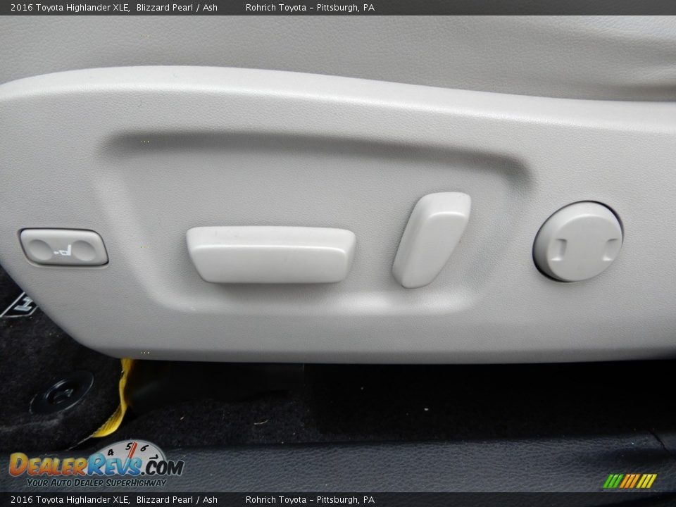 2016 Toyota Highlander XLE Blizzard Pearl / Ash Photo #22