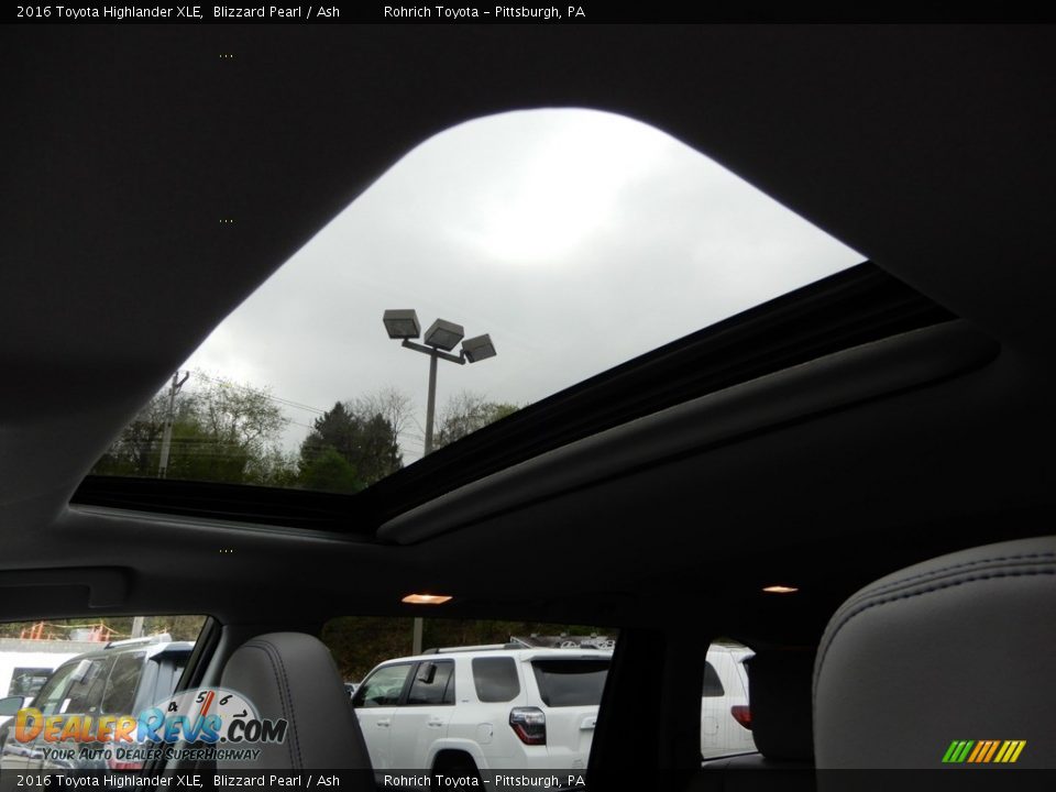 2016 Toyota Highlander XLE Blizzard Pearl / Ash Photo #23
