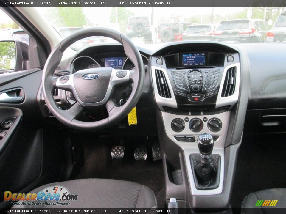 2014 Ford Focus SE Sedan Tuxedo Black / Charcoal Black Photo #10