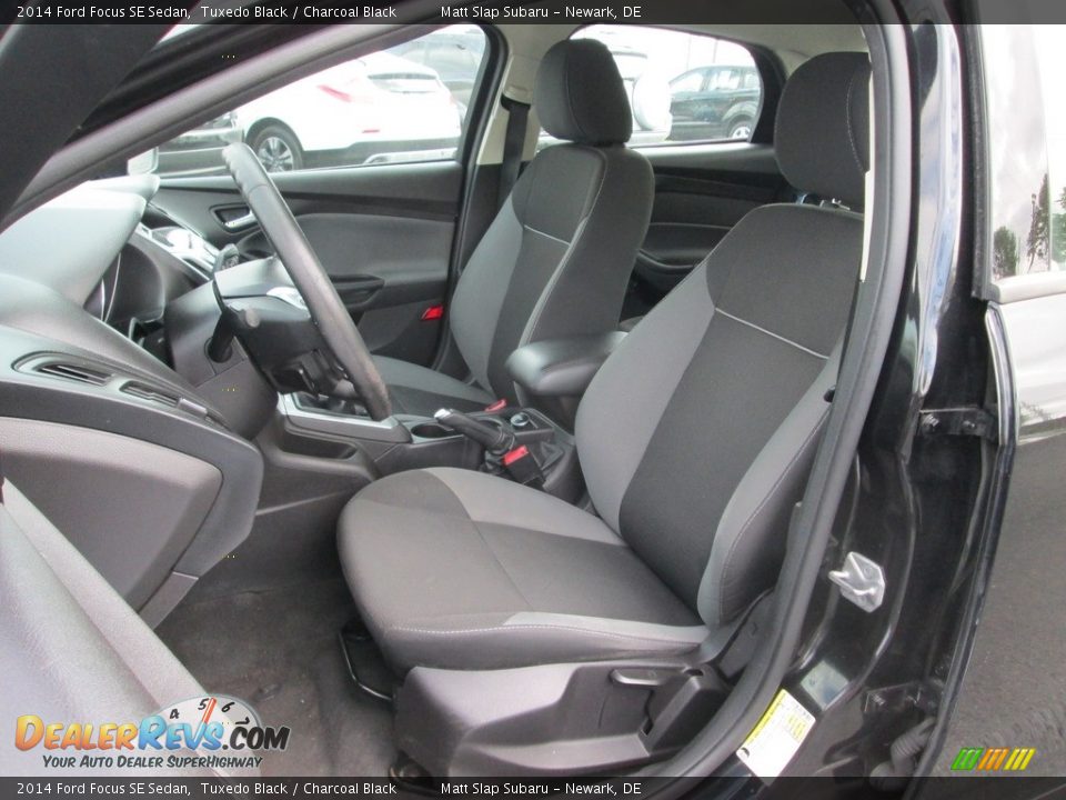 2014 Ford Focus SE Sedan Tuxedo Black / Charcoal Black Photo #16