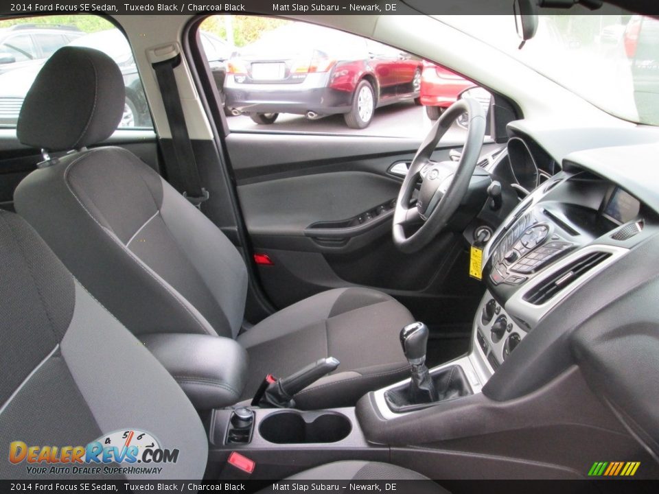 2014 Ford Focus SE Sedan Tuxedo Black / Charcoal Black Photo #17