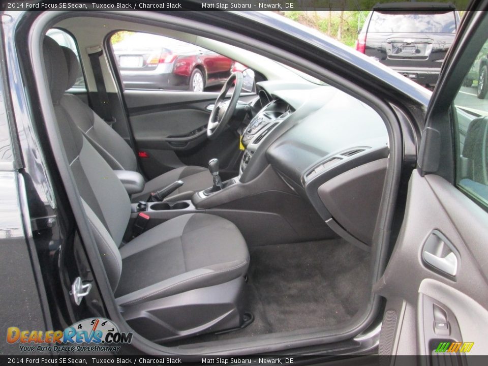 2014 Ford Focus SE Sedan Tuxedo Black / Charcoal Black Photo #18