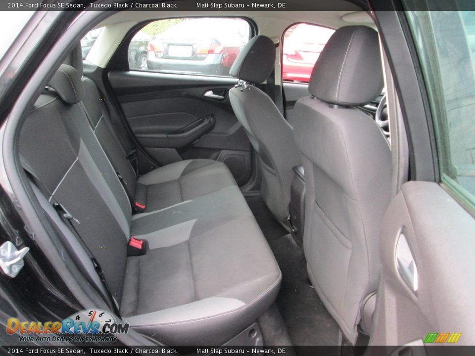 2014 Ford Focus SE Sedan Tuxedo Black / Charcoal Black Photo #19