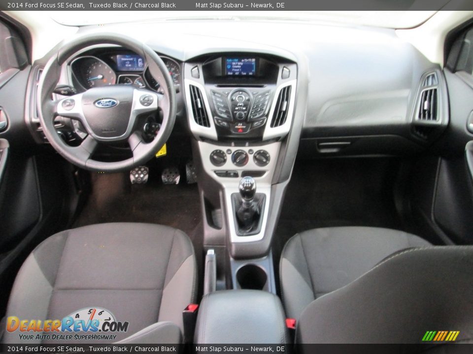 2014 Ford Focus SE Sedan Tuxedo Black / Charcoal Black Photo #24
