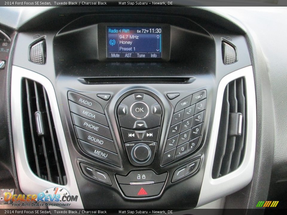 2014 Ford Focus SE Sedan Tuxedo Black / Charcoal Black Photo #25