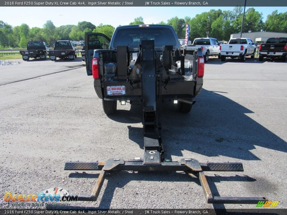 2016 Ford F250 Super Duty XL Crew Cab 4x4 Ingot Silver Metallic / Steel Photo #12