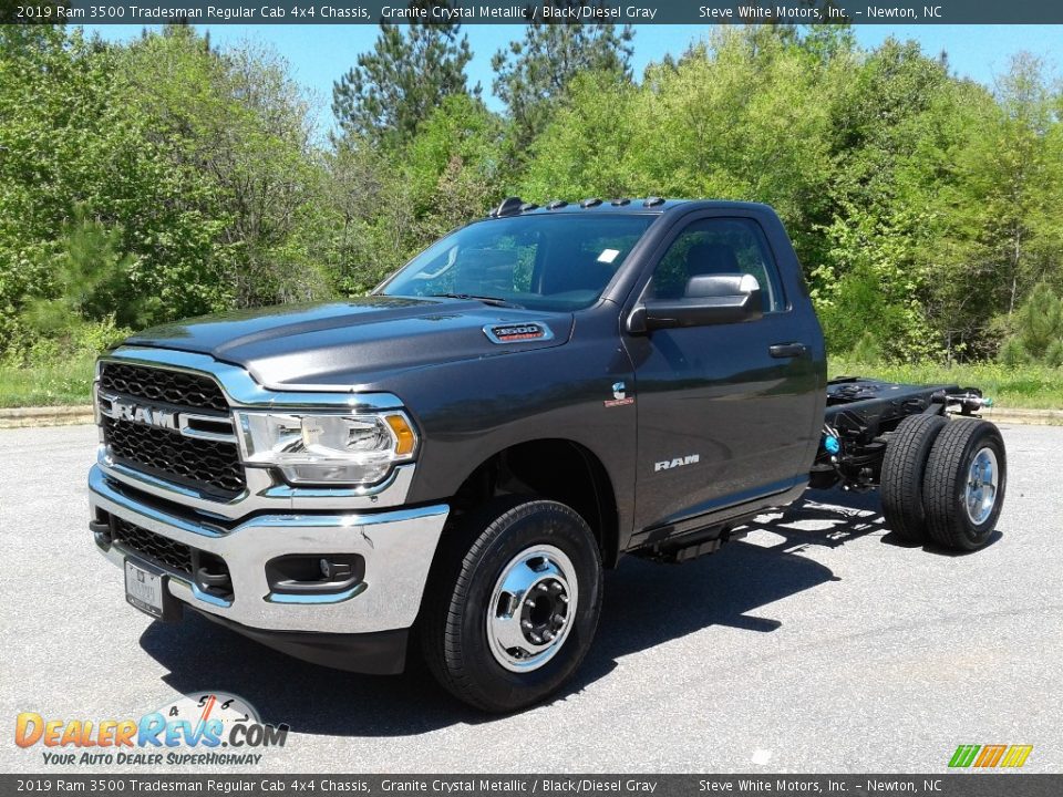 Front 3/4 View of 2019 Ram 3500 Tradesman Regular Cab 4x4 Chassis Photo #2