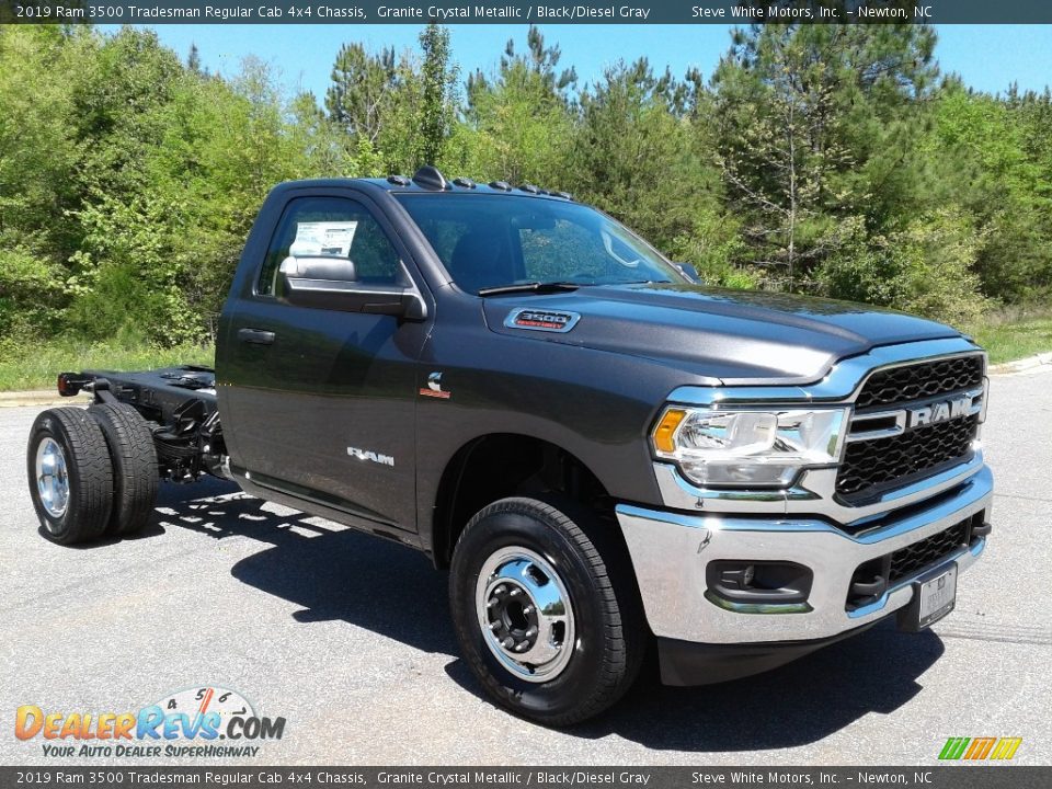 Front 3/4 View of 2019 Ram 3500 Tradesman Regular Cab 4x4 Chassis Photo #4