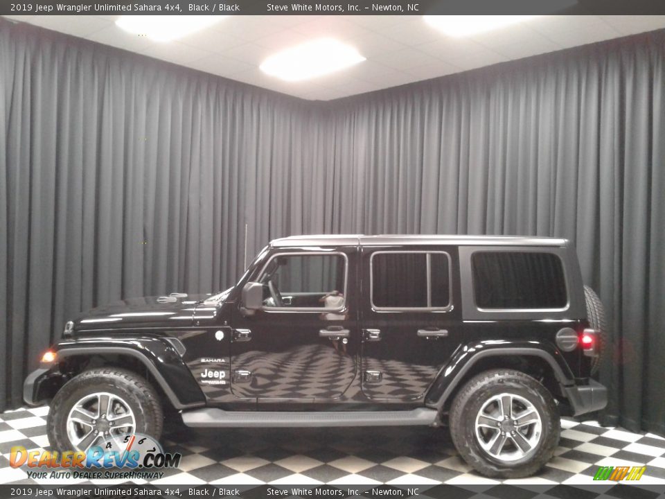 2019 Jeep Wrangler Unlimited Sahara 4x4 Black / Black Photo #1