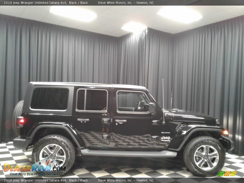 2019 Jeep Wrangler Unlimited Sahara 4x4 Black / Black Photo #5