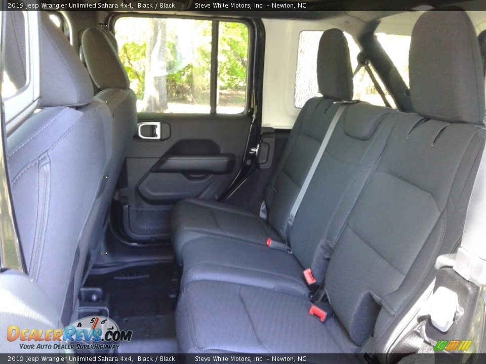 2019 Jeep Wrangler Unlimited Sahara 4x4 Black / Black Photo #11