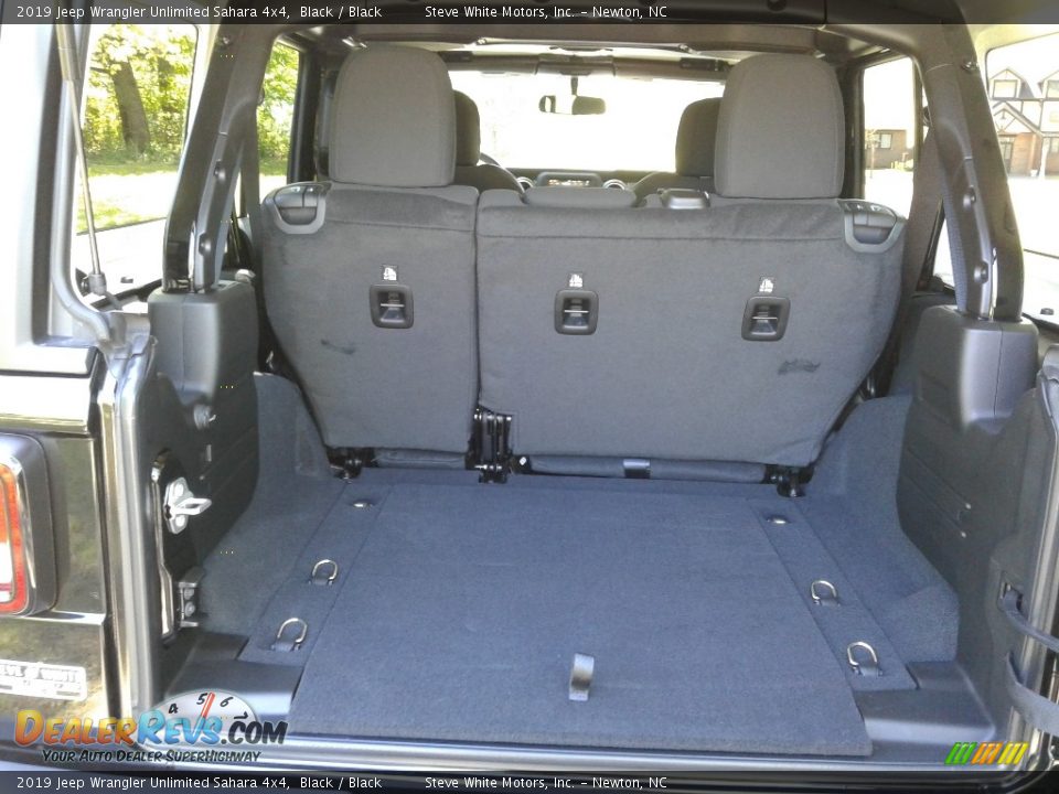 2019 Jeep Wrangler Unlimited Sahara 4x4 Black / Black Photo #12