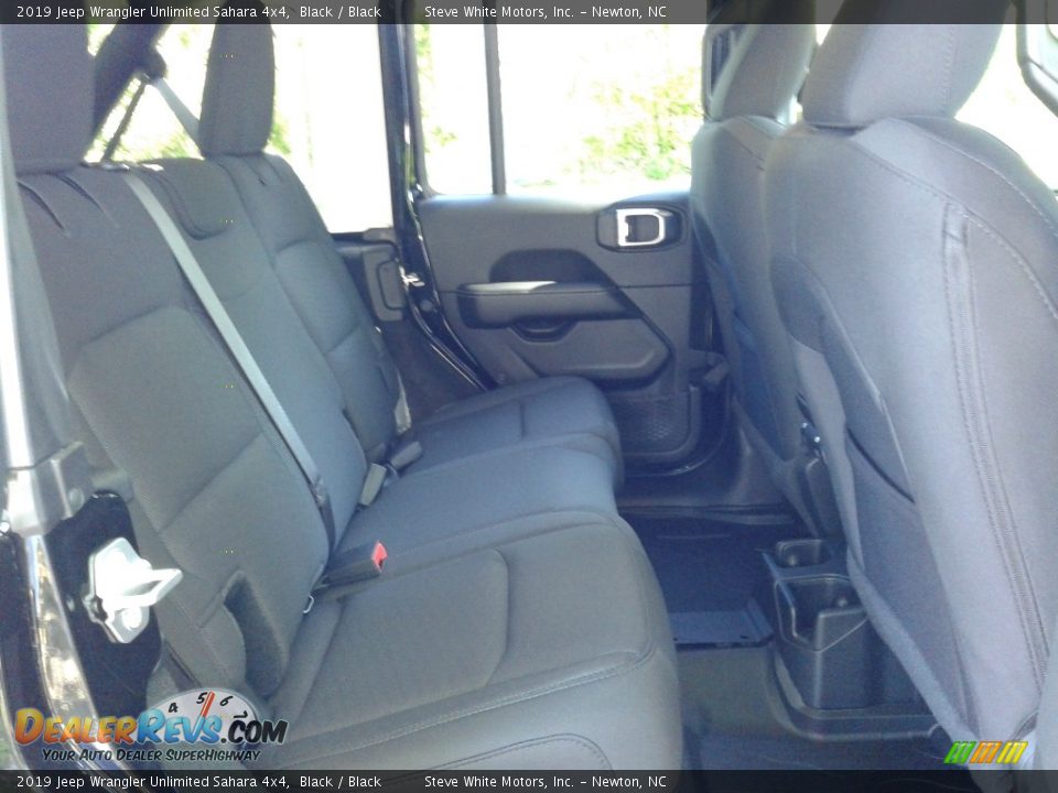 2019 Jeep Wrangler Unlimited Sahara 4x4 Black / Black Photo #13