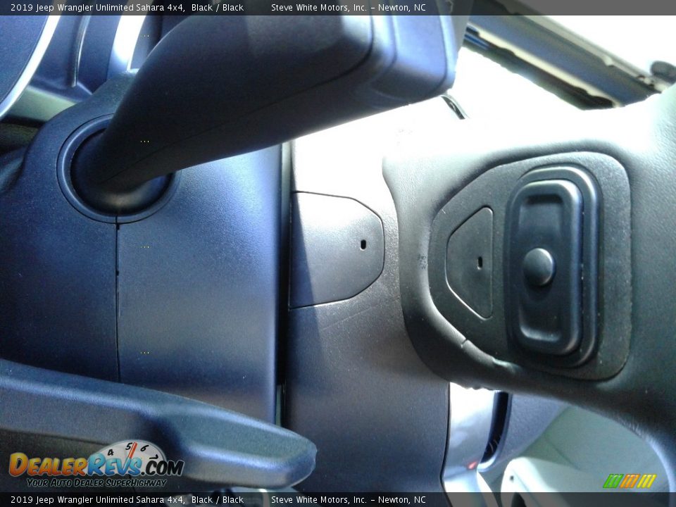 2019 Jeep Wrangler Unlimited Sahara 4x4 Black / Black Photo #15