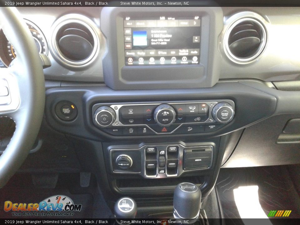 2019 Jeep Wrangler Unlimited Sahara 4x4 Black / Black Photo #19
