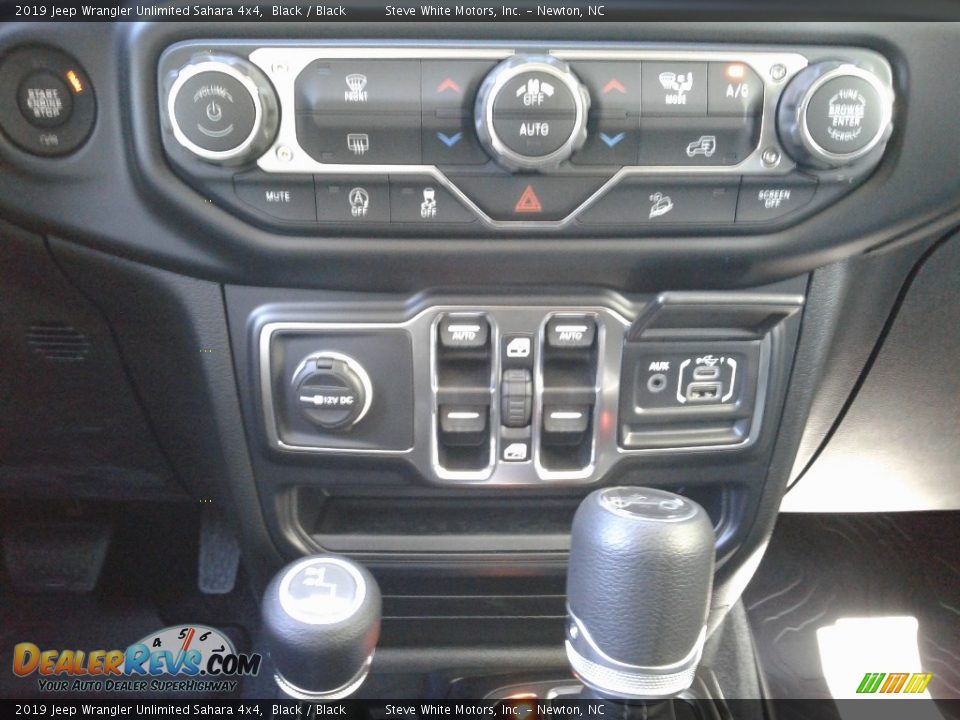 2019 Jeep Wrangler Unlimited Sahara 4x4 Black / Black Photo #24