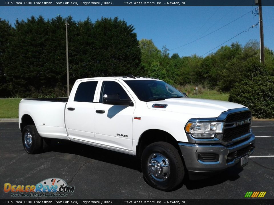2019 Ram 3500 Tradesman Crew Cab 4x4 Bright White / Black Photo #4