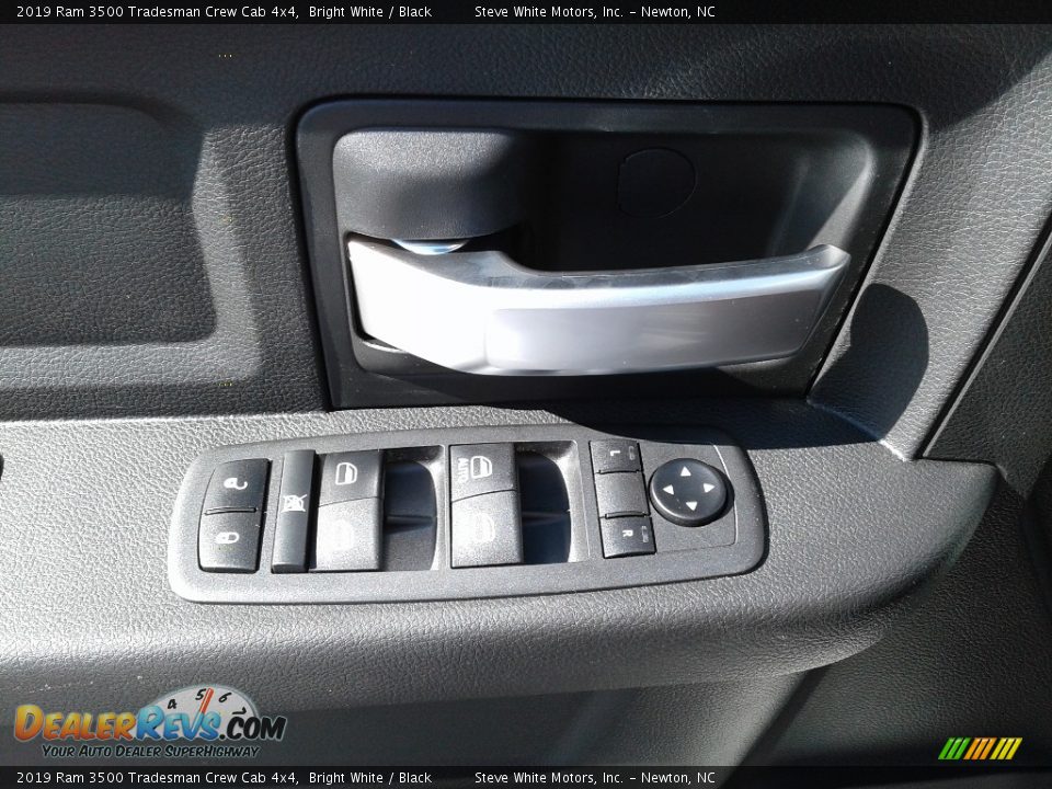 2019 Ram 3500 Tradesman Crew Cab 4x4 Bright White / Black Photo #9