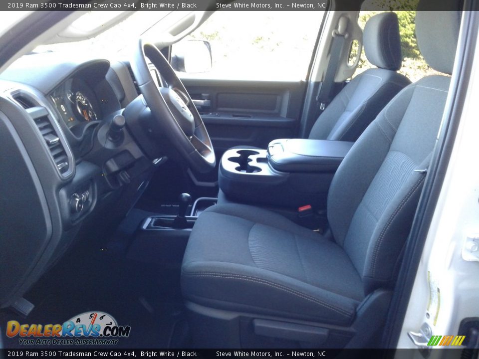 2019 Ram 3500 Tradesman Crew Cab 4x4 Bright White / Black Photo #10