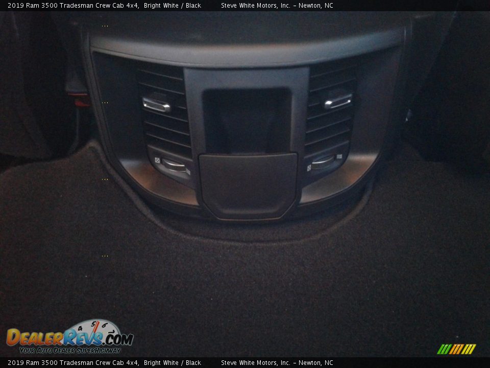 2019 Ram 3500 Tradesman Crew Cab 4x4 Bright White / Black Photo #15