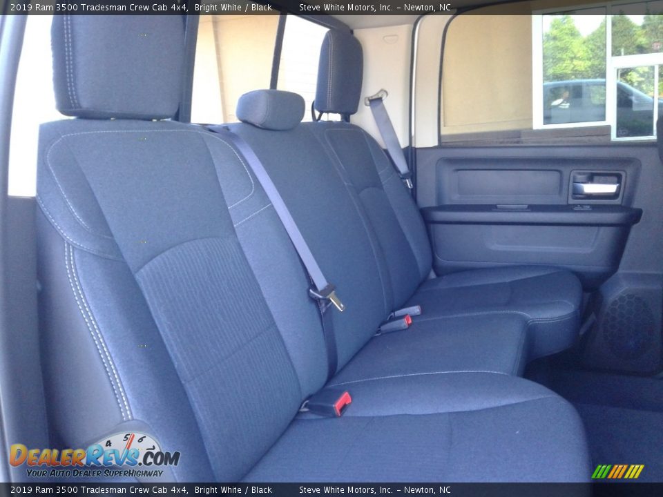 2019 Ram 3500 Tradesman Crew Cab 4x4 Bright White / Black Photo #16