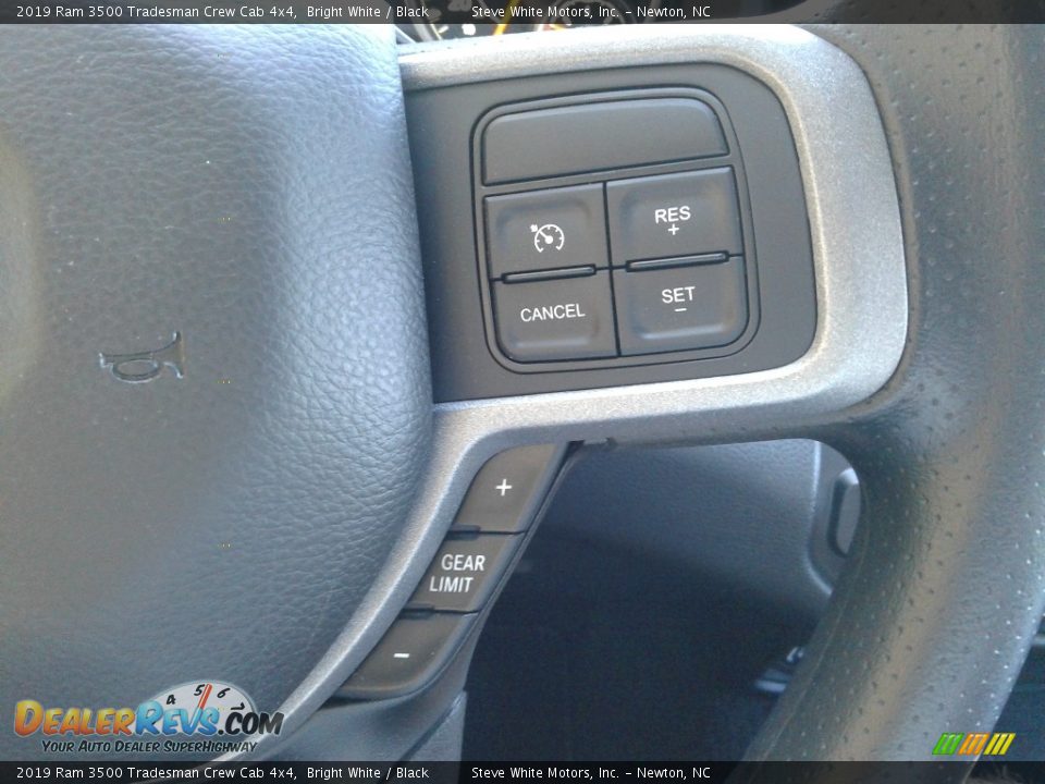 2019 Ram 3500 Tradesman Crew Cab 4x4 Bright White / Black Photo #19
