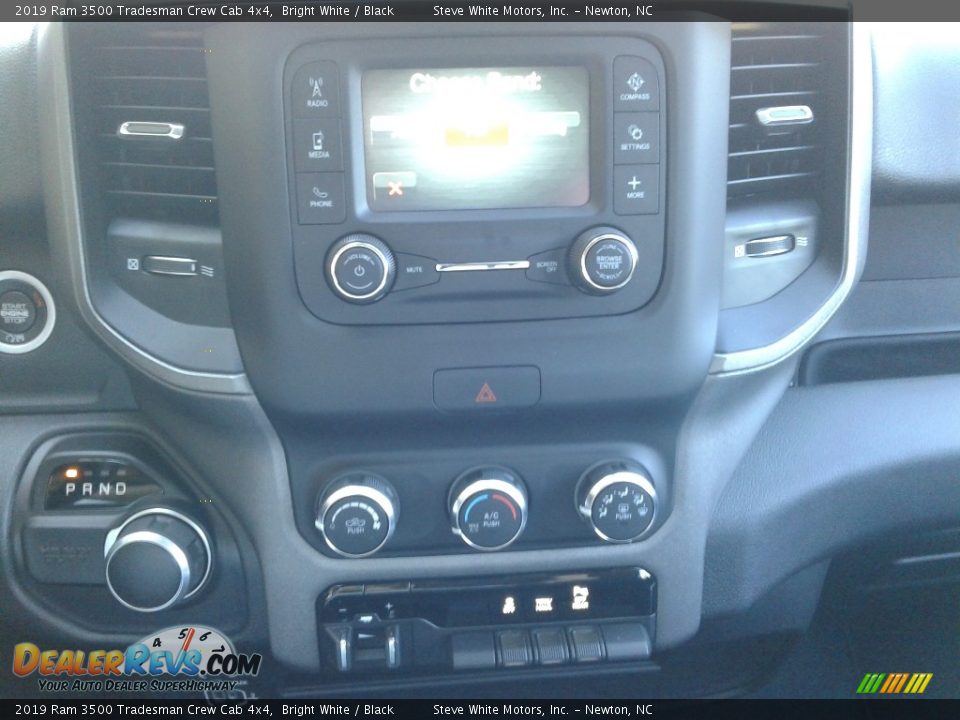 2019 Ram 3500 Tradesman Crew Cab 4x4 Bright White / Black Photo #21