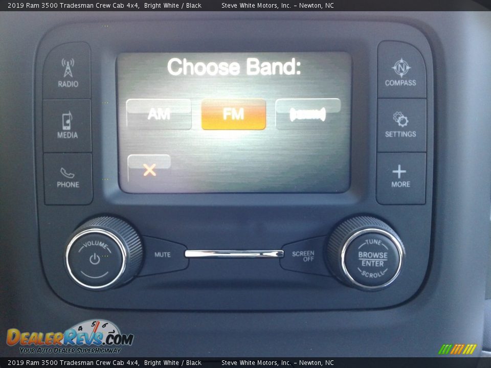 2019 Ram 3500 Tradesman Crew Cab 4x4 Bright White / Black Photo #22