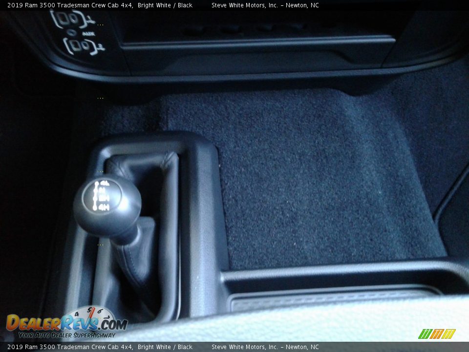 2019 Ram 3500 Tradesman Crew Cab 4x4 Bright White / Black Photo #25