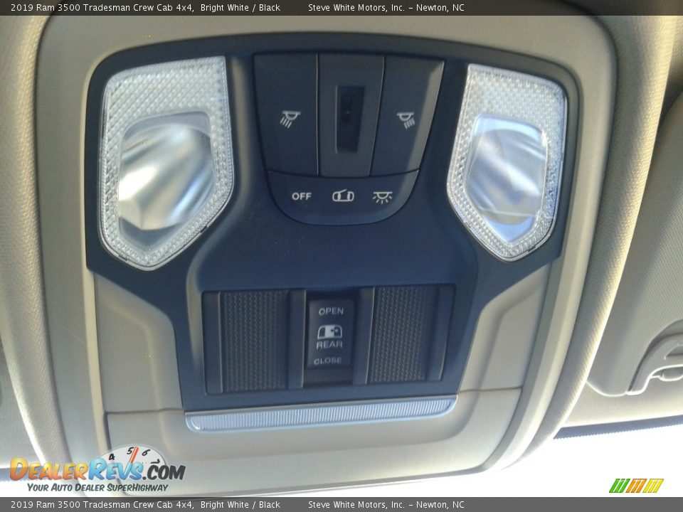 2019 Ram 3500 Tradesman Crew Cab 4x4 Bright White / Black Photo #27
