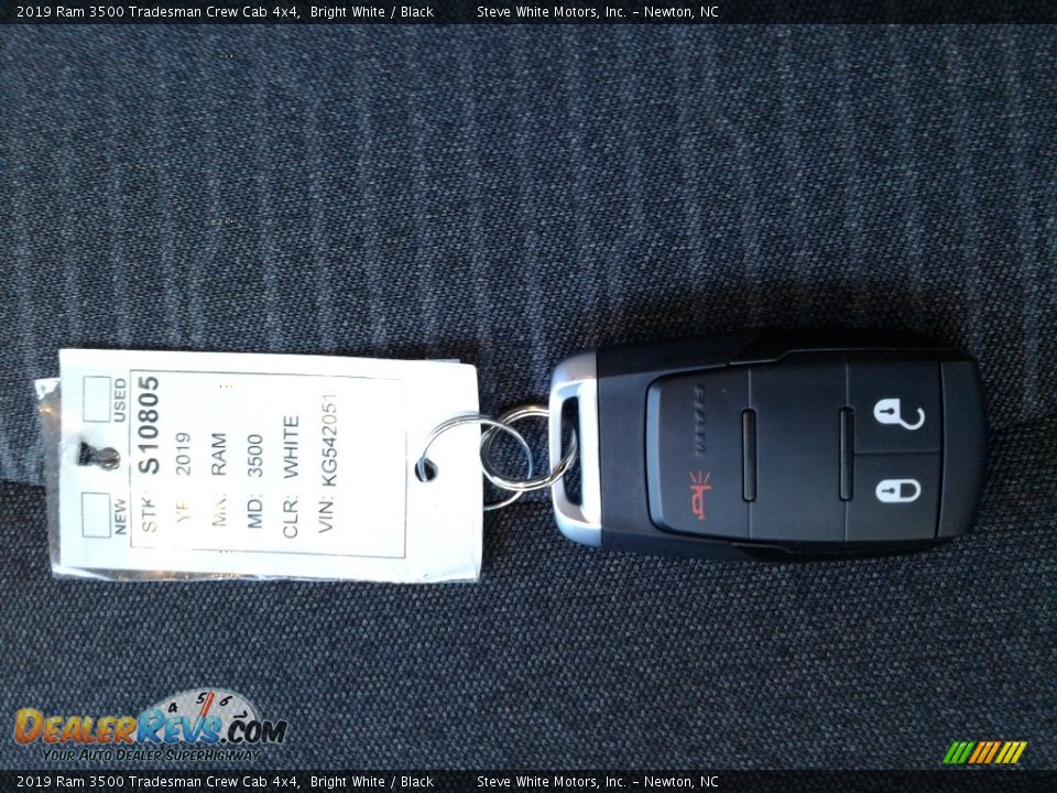 2019 Ram 3500 Tradesman Crew Cab 4x4 Bright White / Black Photo #29