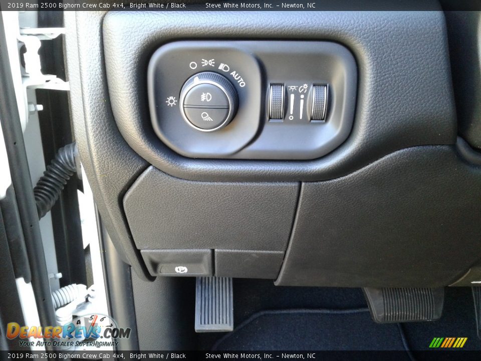 2019 Ram 2500 Bighorn Crew Cab 4x4 Bright White / Black Photo #16