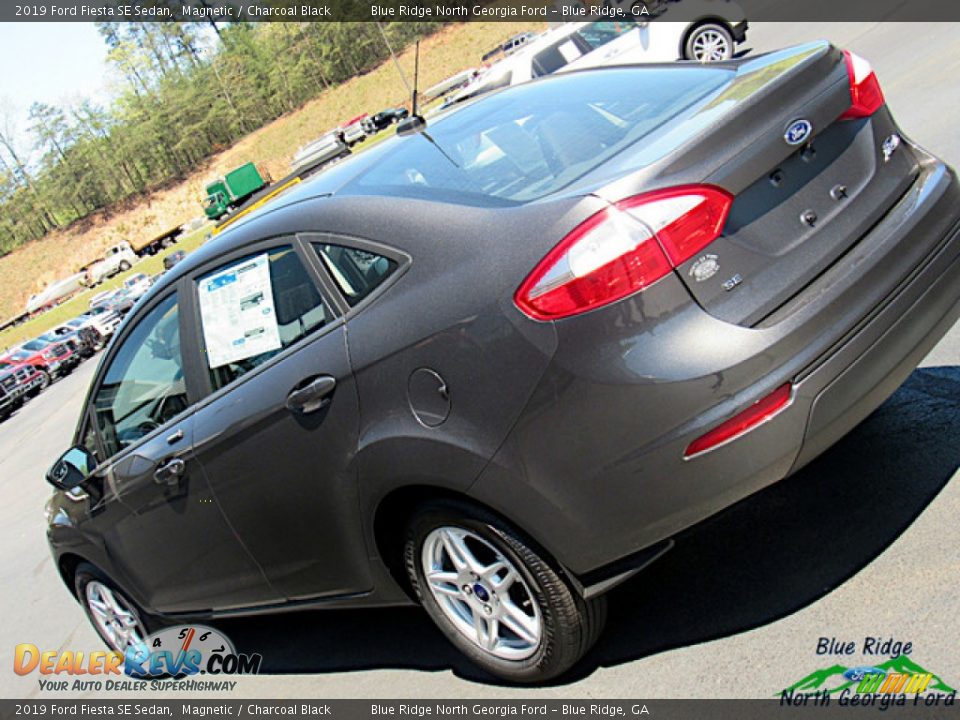 2019 Ford Fiesta SE Sedan Magnetic / Charcoal Black Photo #32