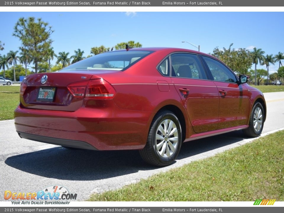 2015 Volkswagen Passat Wolfsburg Edition Sedan Fortana Red Metallic / Titan Black Photo #3