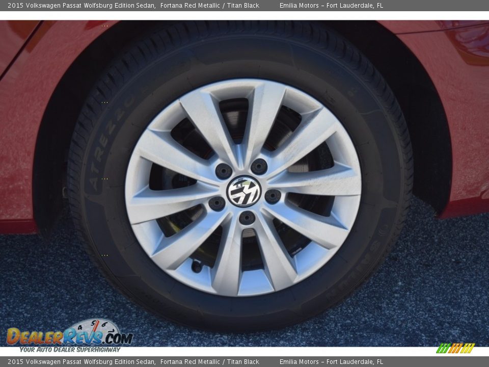 2015 Volkswagen Passat Wolfsburg Edition Sedan Fortana Red Metallic / Titan Black Photo #17