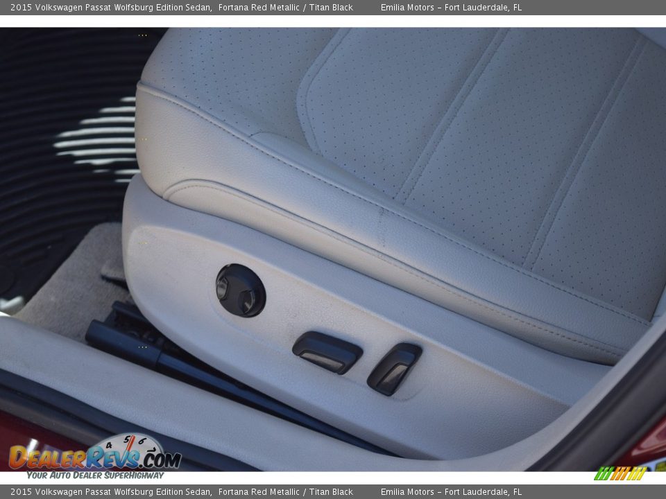 2015 Volkswagen Passat Wolfsburg Edition Sedan Fortana Red Metallic / Titan Black Photo #23