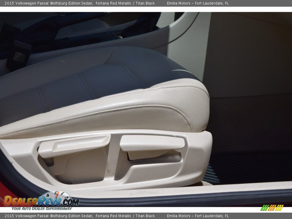 2015 Volkswagen Passat Wolfsburg Edition Sedan Fortana Red Metallic / Titan Black Photo #27