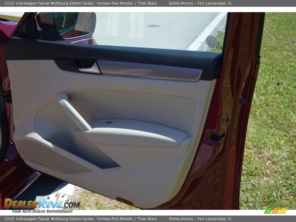 2015 Volkswagen Passat Wolfsburg Edition Sedan Fortana Red Metallic / Titan Black Photo #29