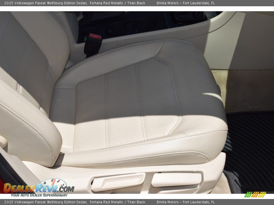 2015 Volkswagen Passat Wolfsburg Edition Sedan Fortana Red Metallic / Titan Black Photo #31