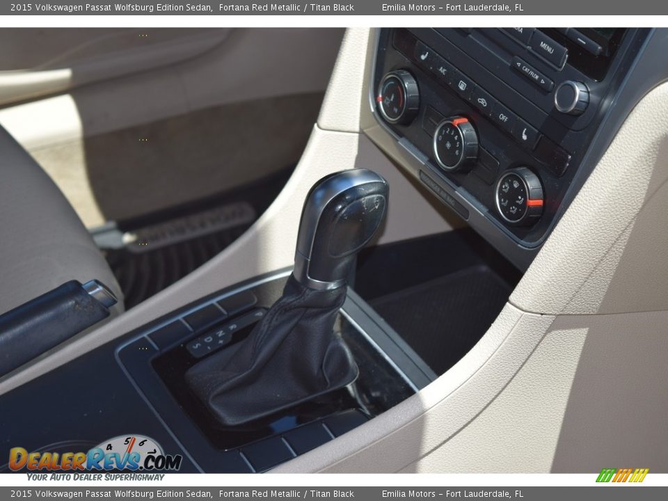 2015 Volkswagen Passat Wolfsburg Edition Sedan Fortana Red Metallic / Titan Black Photo #32