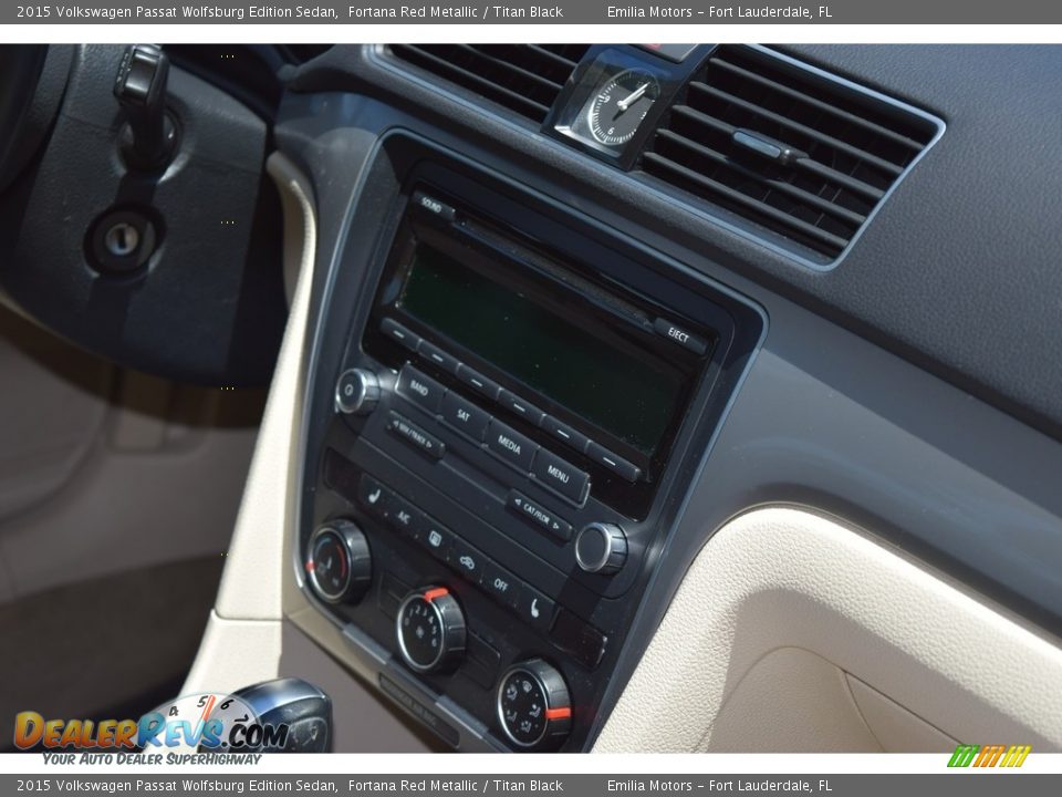 2015 Volkswagen Passat Wolfsburg Edition Sedan Fortana Red Metallic / Titan Black Photo #33